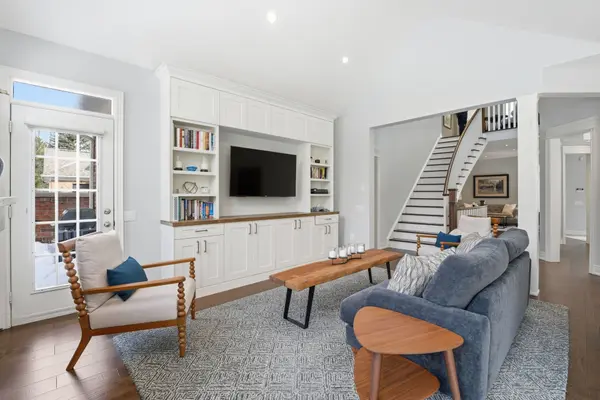 16 Bonnell CRES #107, Aurora, ON L4G 7S8