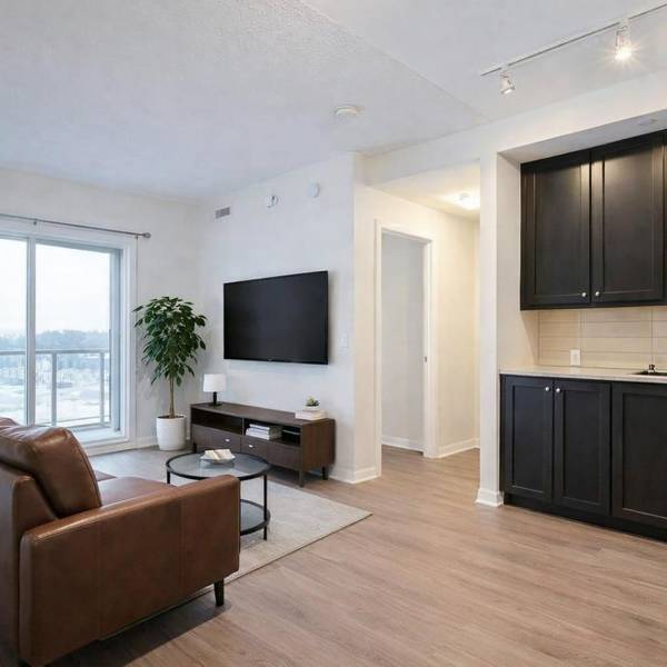 555 William Graham DR #324, Aurora, ON L4G 3H9