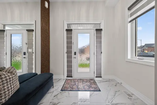 69 Settlers CRES, Bradford West Gwillimbury, ON L3Z 4N3