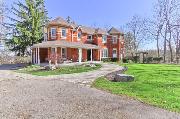 276 Ridge RD, Aurora, ON L4G 0M3