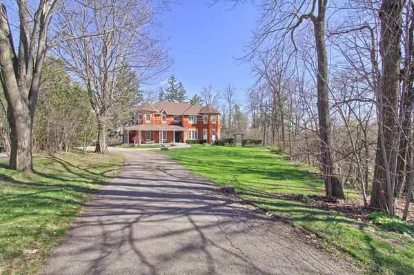 276 Ridge RD, Aurora, ON L4G 0M3