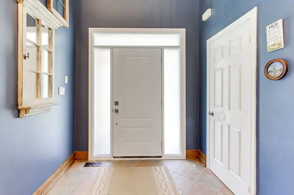276 Ridge RD, Aurora, ON L4G 0M3