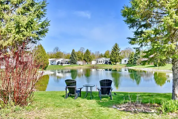 16 Indiana AVE, Wasaga Beach, ON L9Z 3A8