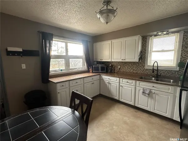 102 9th AVENUE SE, Weyburn, SK S4H 1Z7