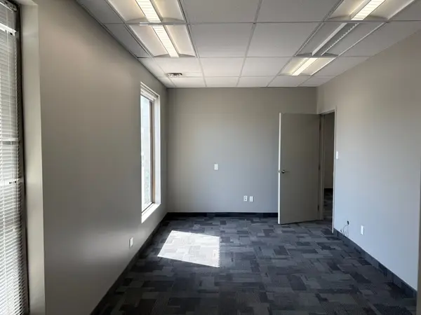 24 Brydon DR #5, Toronto W10, ON M9W 5R6