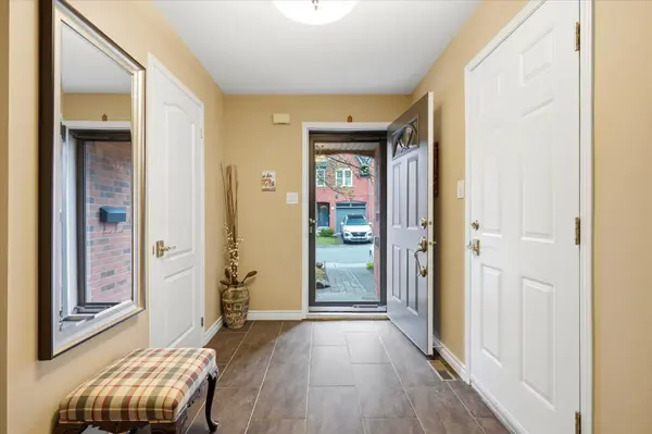 928 Queen ST W #30C, Mississauga, ON L5H 4K5