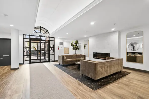 185 Robinson ST #202, Oakville, ON L6J 7P6
