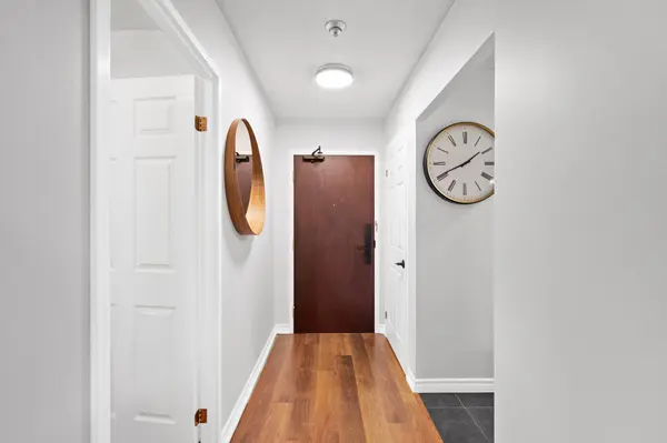185 Robinson ST #202, Oakville, ON L6J 7P6