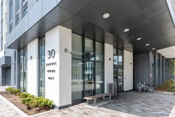 30 Samuel Wood WAY #401, Toronto W08, ON M9B 0C9