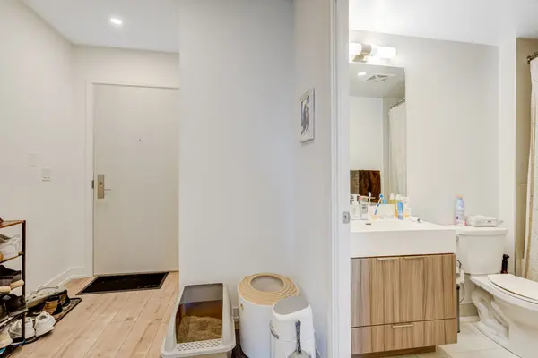 30 Samuel Wood WAY #401, Toronto W08, ON M9B 0C9