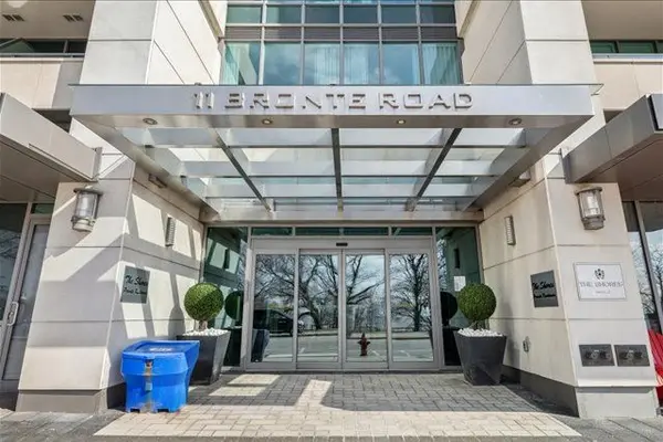 11 Bronte RD #327, Oakville, ON L6L 0E1