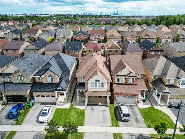 346 Panhellenic DR, Mississauga, ON L5W 0B9