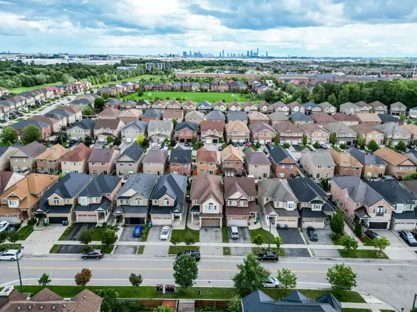 346 Panhellenic DR, Mississauga, ON L5W 0B9