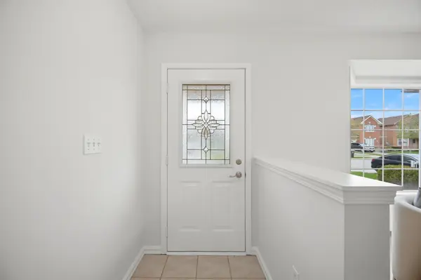 21 UPPER HIGHLANDS DR, Brampton, ON L6Z 4W1
