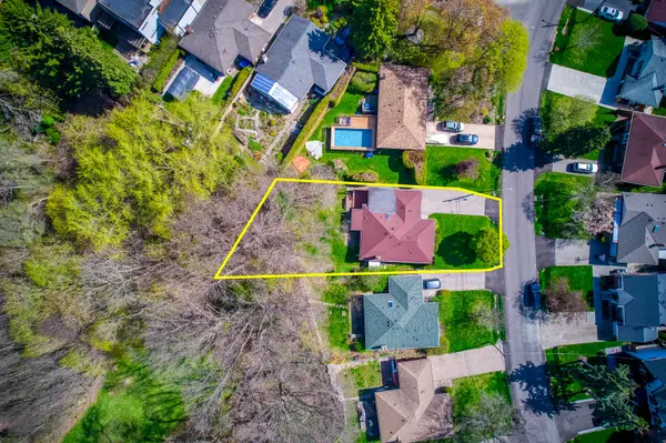 84 Ravenscrest DR, Toronto W08, ON M9B 5N3