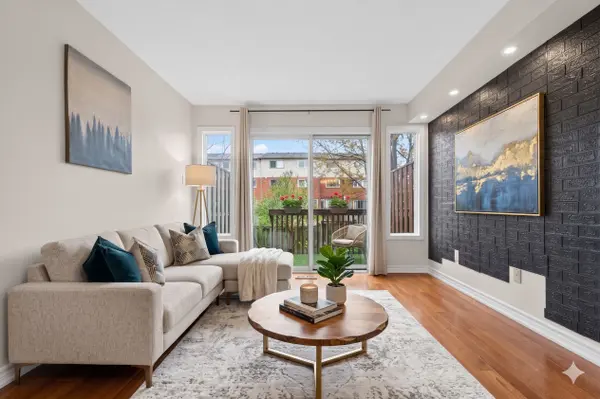 3895 Doug Leavens BLVD #39, Mississauga, ON L5N 7G1