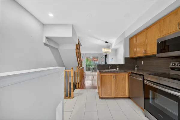 3895 Doug Leavens BLVD #39, Mississauga, ON L5N 7G1