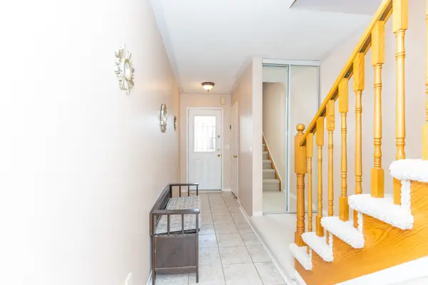 3842 Ridgepoint WAY, Mississauga, ON L5N 7T9