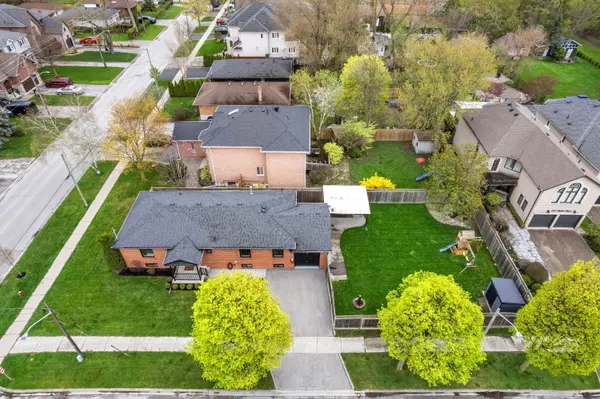 1392 Northmount AVE, Mississauga, ON L5E 1Y5