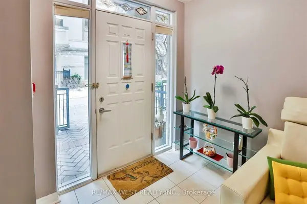 330 Princess Royal DR #GV-108, Mississauga, ON L5B 4M8
