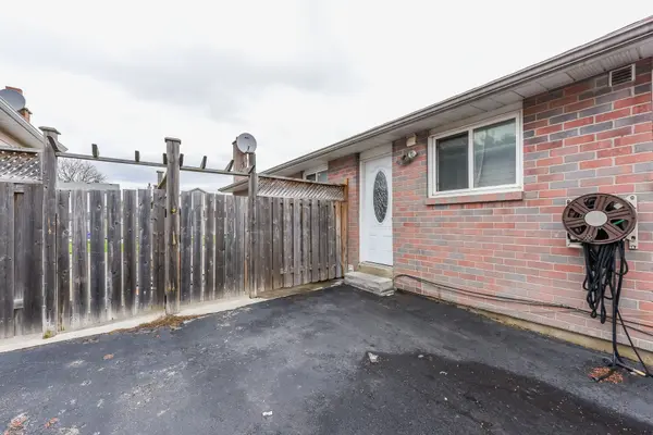 7816 Priory CRES, Mississauga, ON L4T 3H5