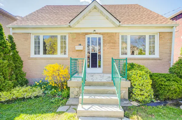 31 Melody RD, Toronto W05, ON M9M 1C9