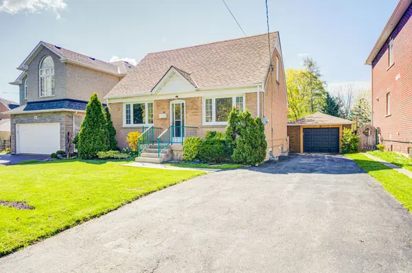31 Melody RD, Toronto W05, ON M9M 1C9
