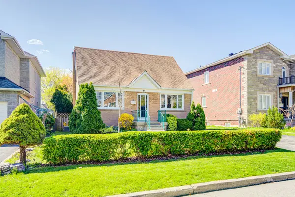 31 Melody RD, Toronto W05, ON M9M 1C9