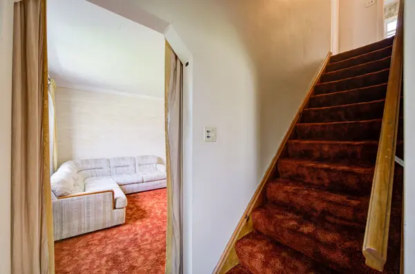 31 Melody RD, Toronto W05, ON M9M 1C9