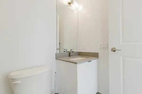 202 Burnhamthorpe RD E #2003, Mississauga, ON L5A 0B2