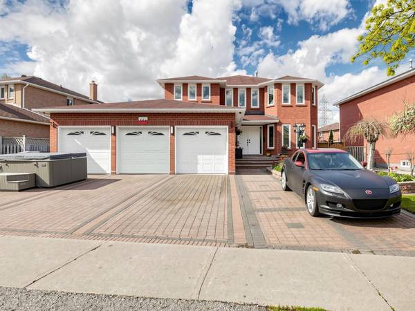 556 RAY LAWSON BLVD, Brampton, ON L6Y 4H5
