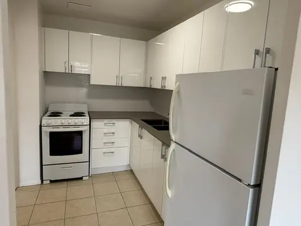 515 North Service RD #2-305, Mississauga, ON L5A 1B3