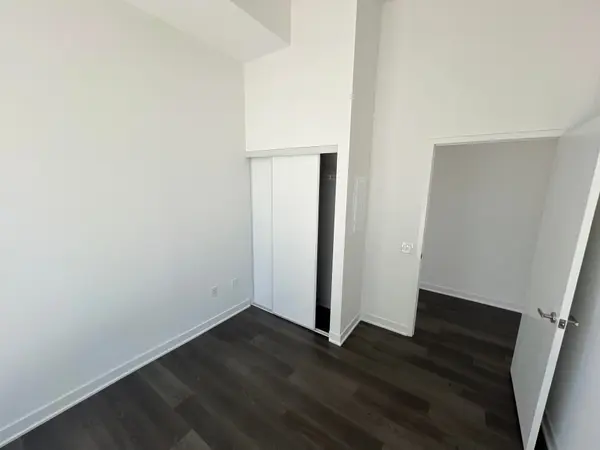 3900 Confederation Pkwy #528, Mississauga, ON L5B 0M3