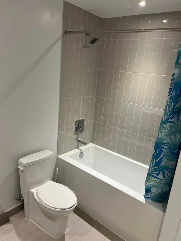 3900 Confederation Pkwy #528, Mississauga, ON L5B 0M3