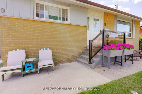 9 Ashwood CRES, Brampton, ON L6T 1M1