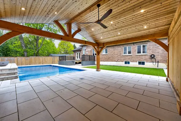 775 King RD, Burlington, ON L7T 3K7