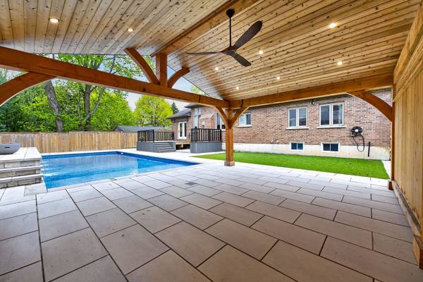 775 King RD, Burlington, ON L7T 3K7