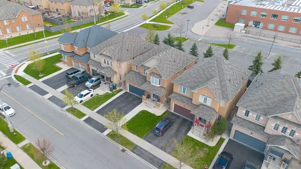 81 Abitibi Lake DR, Brampton, ON L6R 0V8
