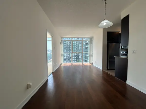 4070 Confederation Pkwy #1204, Mississauga, ON L5B 0E9