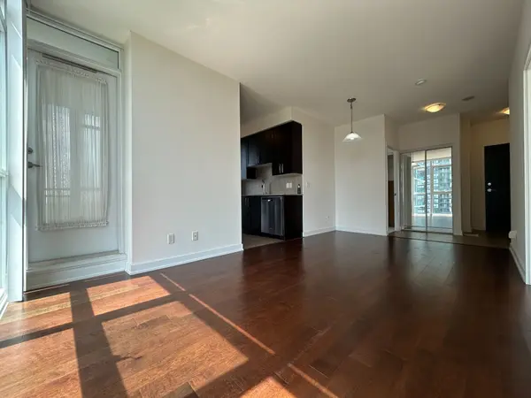 4070 Confederation Pkwy #1204, Mississauga, ON L5B 0E9