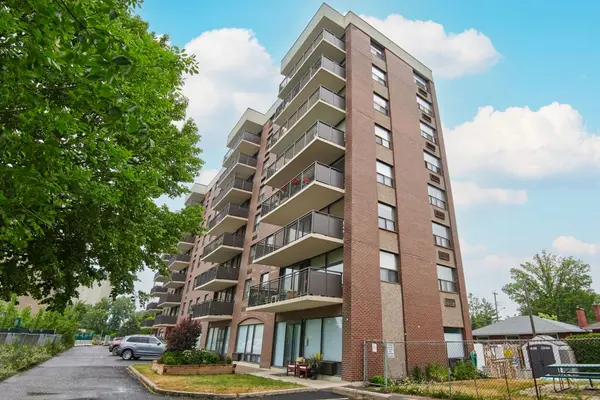1190 Richmond RD #502, Woodroffe, ON K2B 8J3