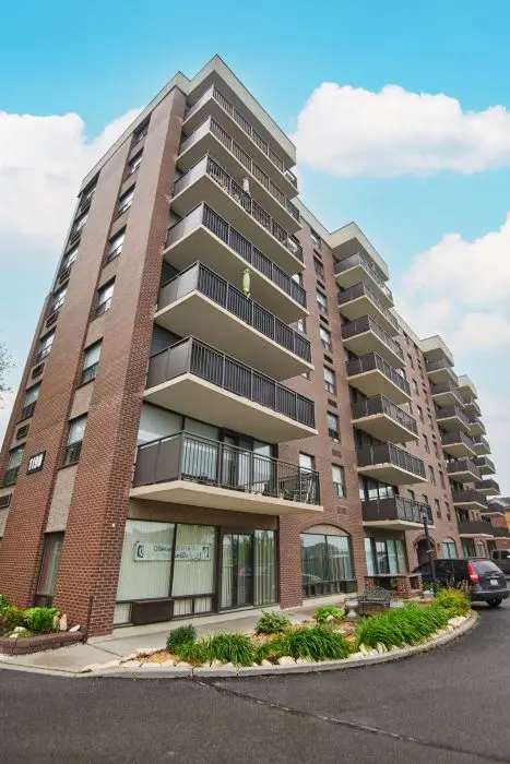 1190 Richmond RD #502, Woodroffe, ON K2B 8J3