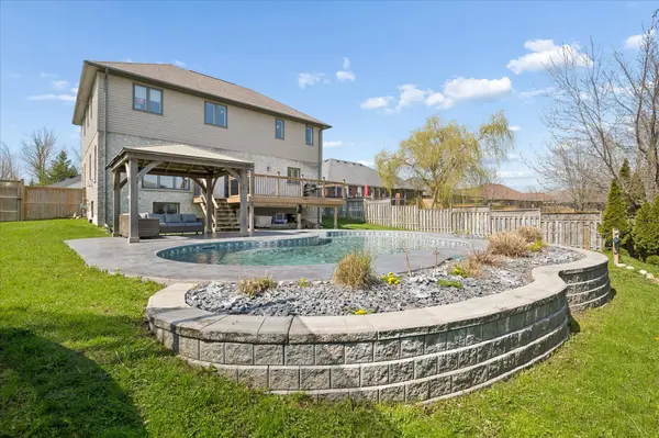 27 River Run RD, Mapleton, ON N0G 1P0
