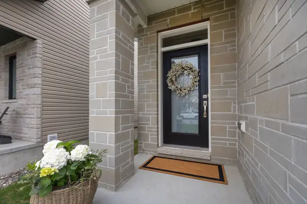 856 STONEWALK DR, Kingston, ON K7K 0H2