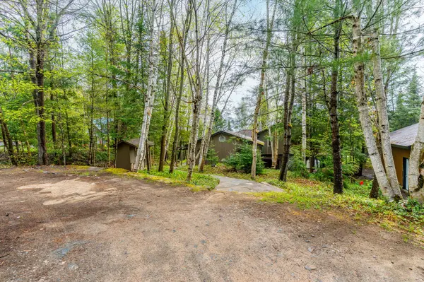 6213 Kennisis Lake RD, Dysart Et Al, ON K0M 1S0