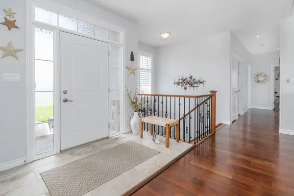 6 Macneil CT, Brantford, ON N3S 0G3