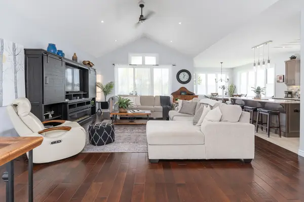 6 Macneil CT, Brantford, ON N3S 0G3