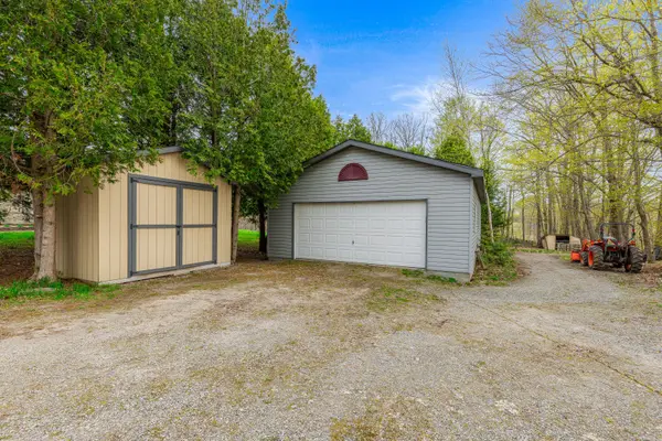 1 County Rd 5 RD, Front Of Yonge, ON K0E 1B0