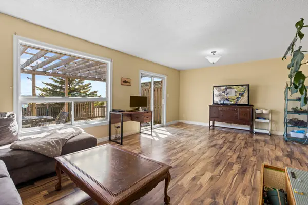 59 Dales DR, Mapleton, ON N0G 1P0