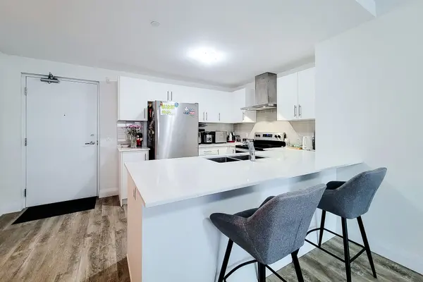 1 Redfern AVE #217, Hamilton, ON L9C 0E6